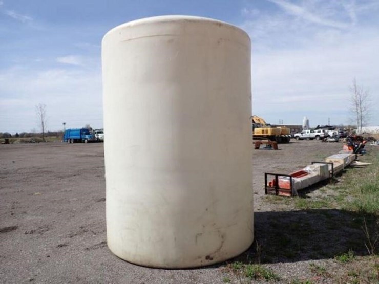4,000-l-polyethylene-tank-image-4