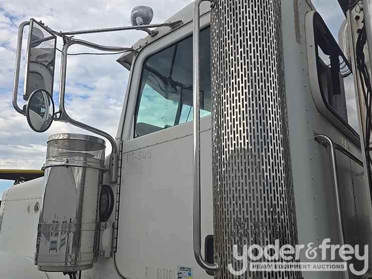 2007-peterbilt-379-image-42