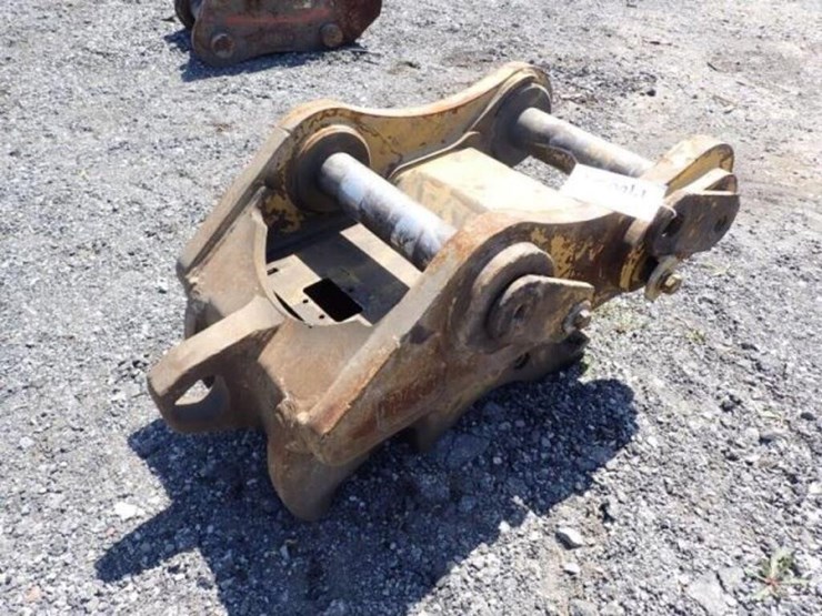 caterpillar-hydraulic-quick-coupler-image-5