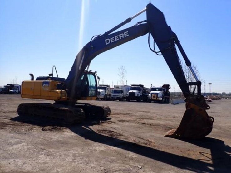 2017-deere-250g-lc-image-2