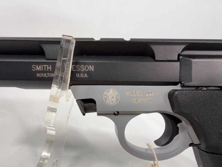 #34-•-smith-&-wesson-22a-1-22lr-pistol-umb1168-image-8
