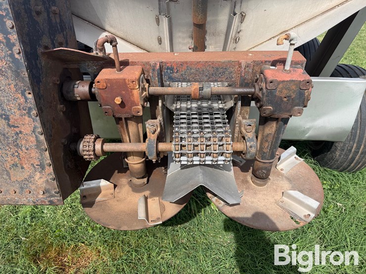 fertilizer-spreader-image-15