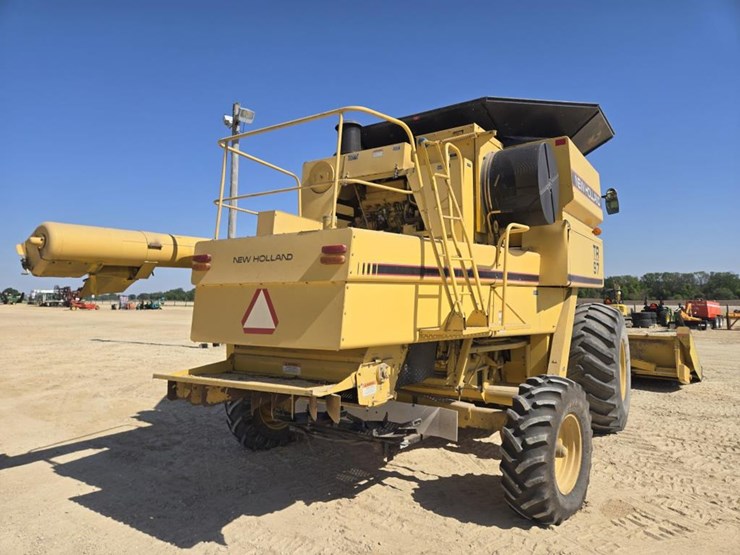 new-holland-tr97-image-10