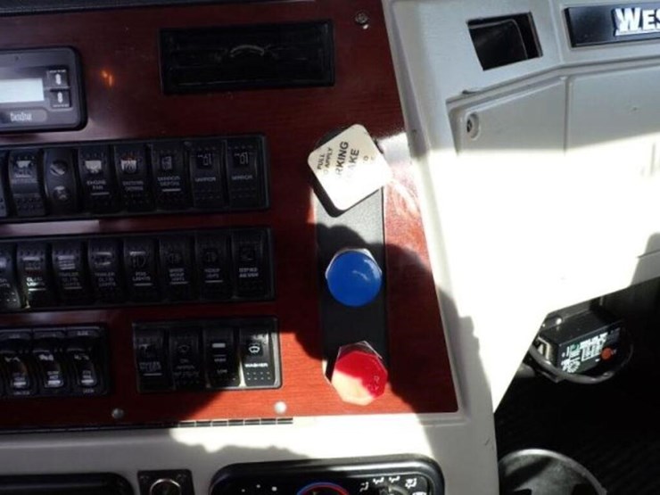 2013-western-star-4900sb-image-18