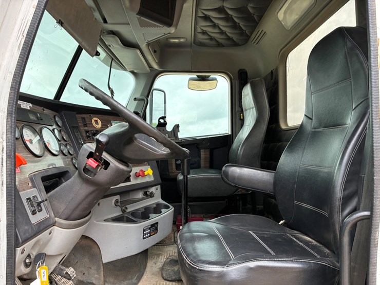 2014-freightliner-coronado-122-sd-image-7