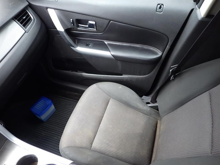 2013-ford-edge-image-36