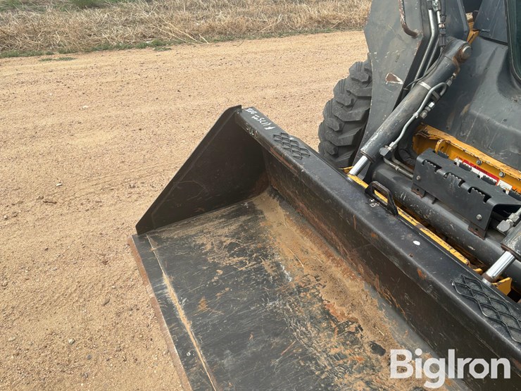 2017-deere-324e-image-18