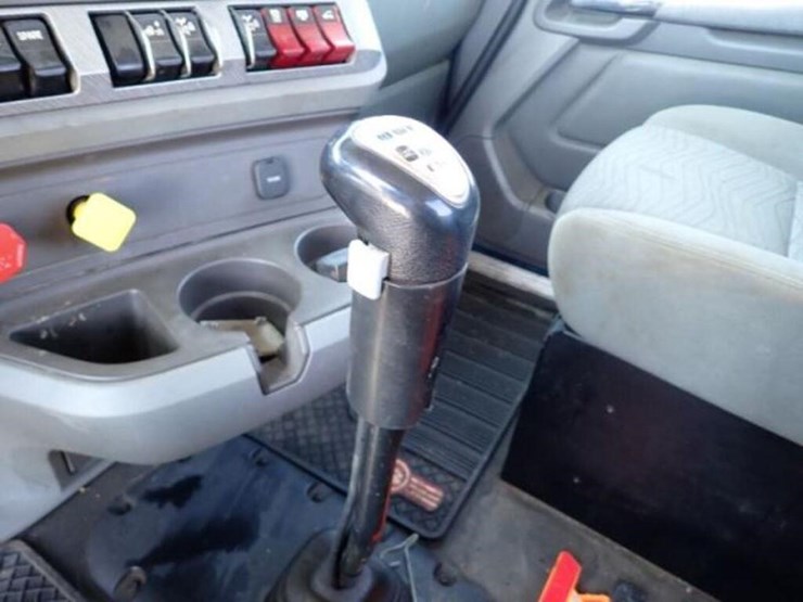 2019-kenworth-t880-image-21