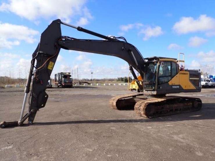 2015-volvo-ec250el-image-1