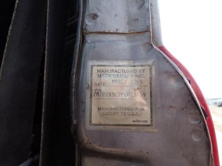 1993-mack-rd690s-image-10