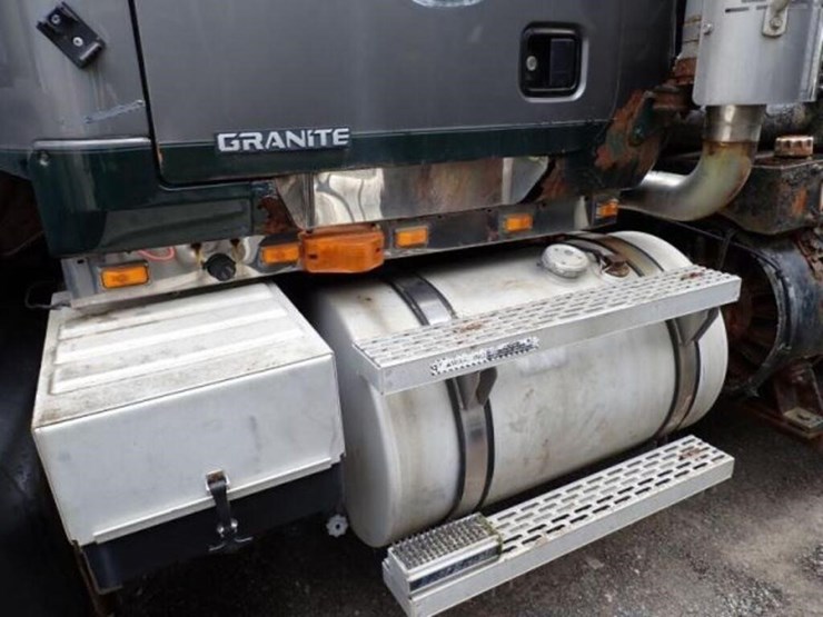 inoperable-2005-mack-cv713-granite-tri/a-vacuum-tr-image-39