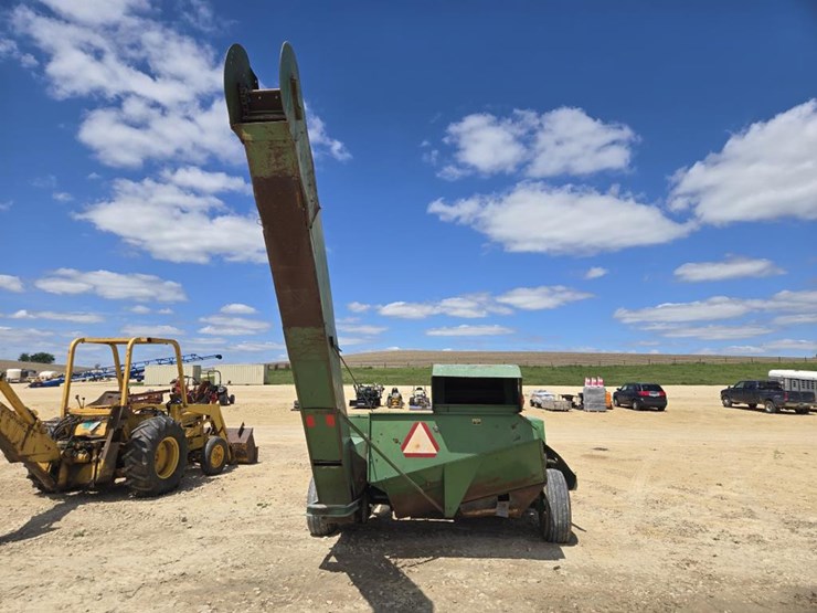 john-deere-300-image-9