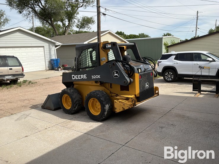 2014-deere-320e-image-7