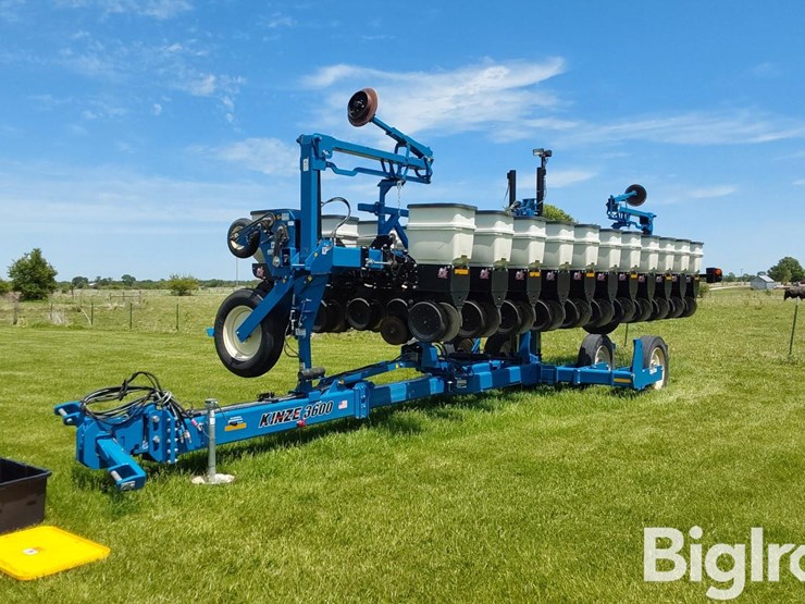 2014-kinze-3600-image-1