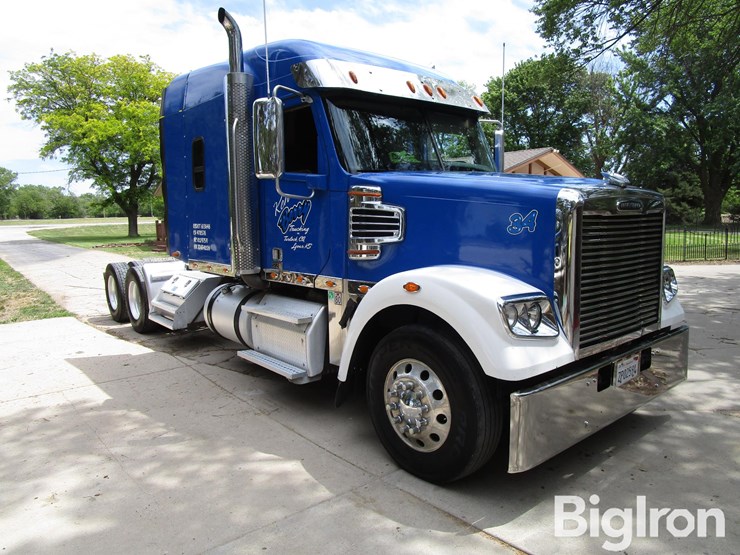 2018-freightliner-122sd-image-3
