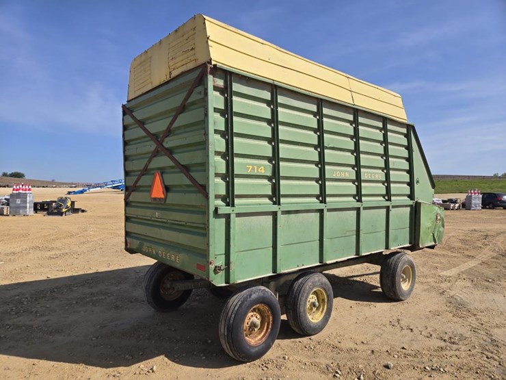 john-deere-714-image-8