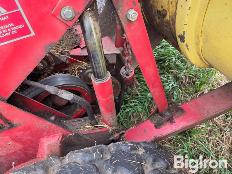new-holland-1100-image-18