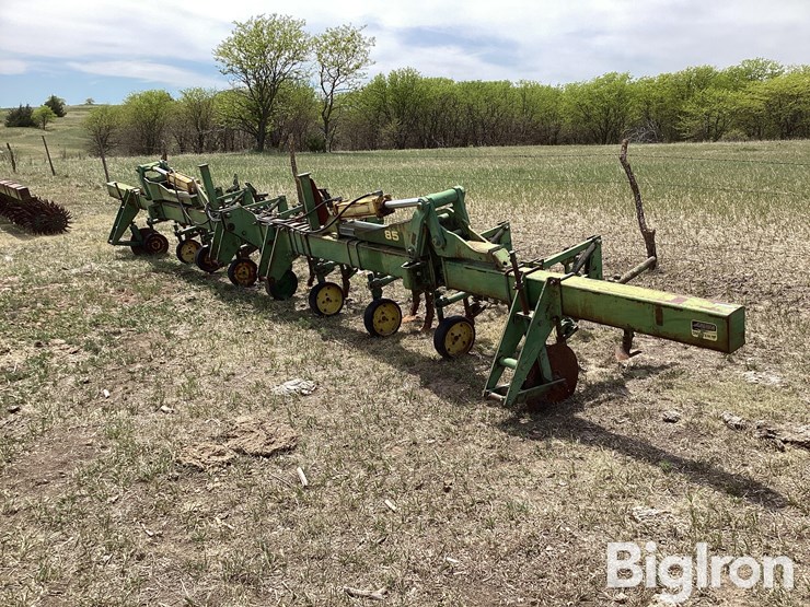 john-deere-85-image-1