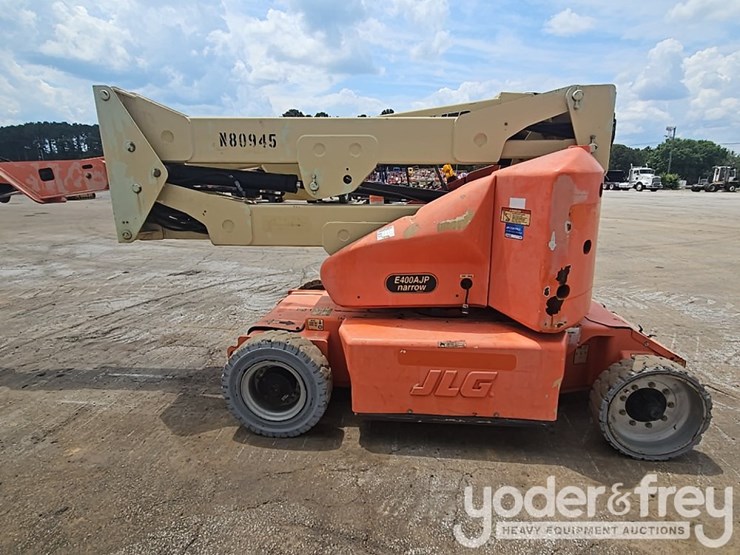 2011-jlg-e400ajpn-image-2