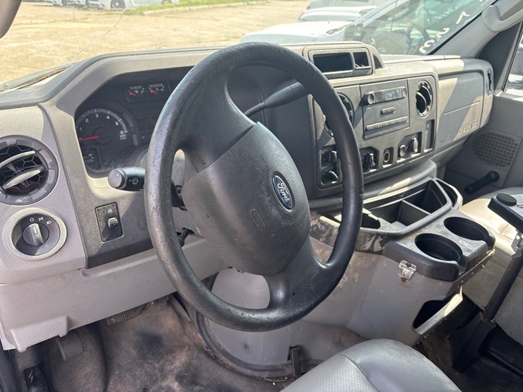 2014-ford-e150-image-6
