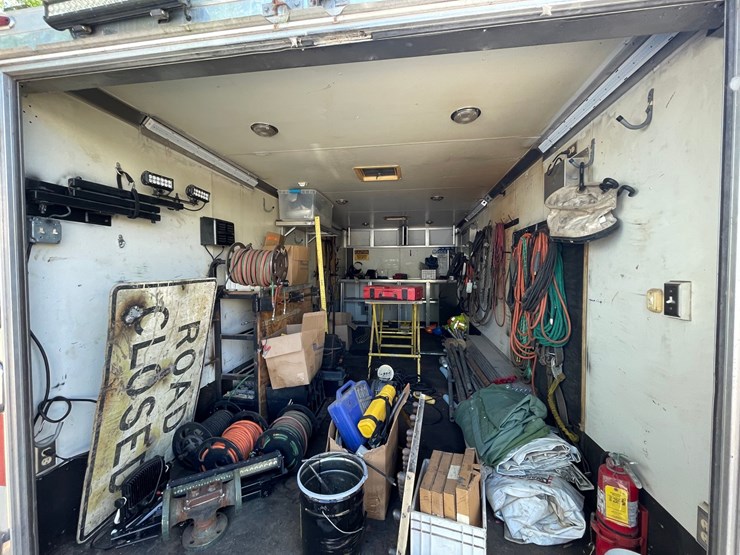 #4526-•-tandem-axle-enclosed-trailer-8'-x-20'-image-24