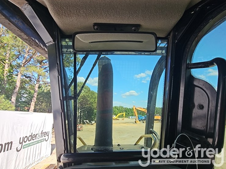 2016-caterpillar-d5k2-lgp-image-50
