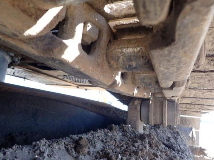 2017-deere-250g-lc-image-43
