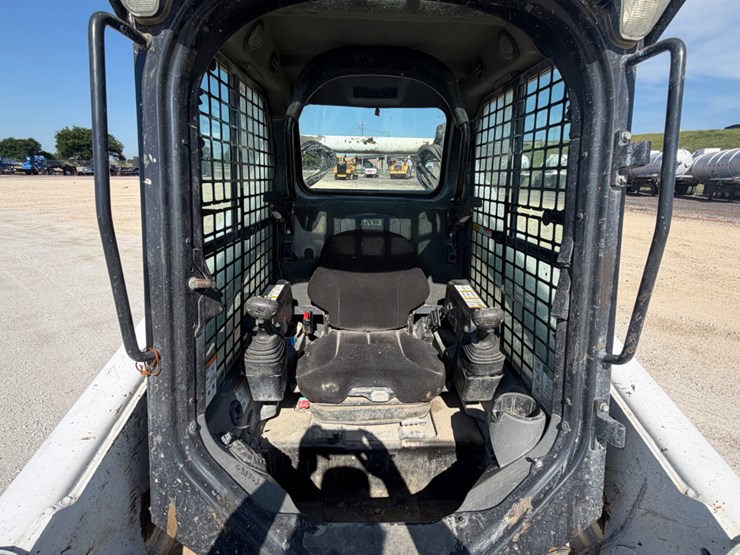 2022-bobcat-t740-image-9