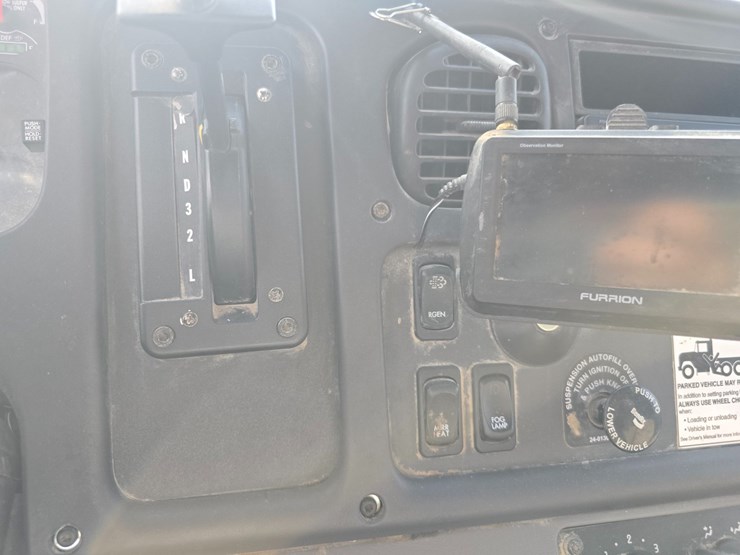 2014-freightliner-m2-106-image-75