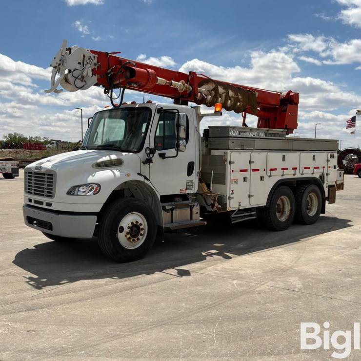 2010 FREIGHTLINER M2 106