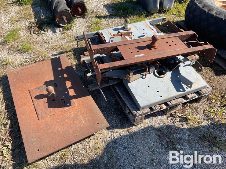 b-&-w-trailer-ball-hitches-image-1