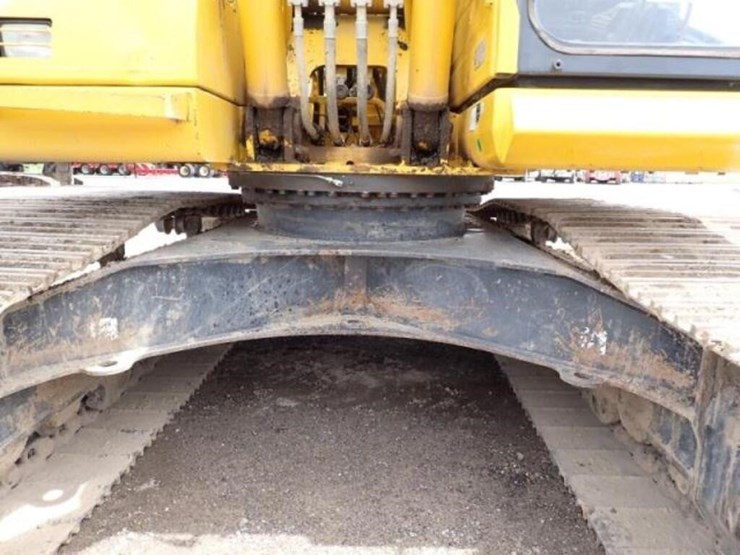 2022-komatsu-pc210-lc-11-image-35