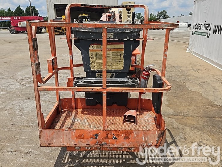 2011-jlg-e400ajpn-image-19