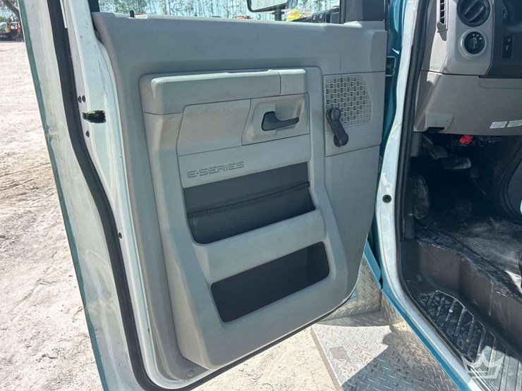 2018-ford-e450-image-11