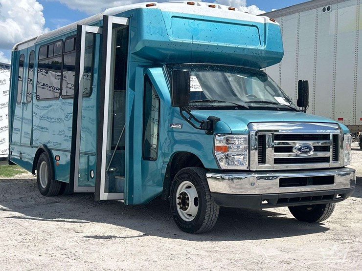 2018-ford-e450-image-2
