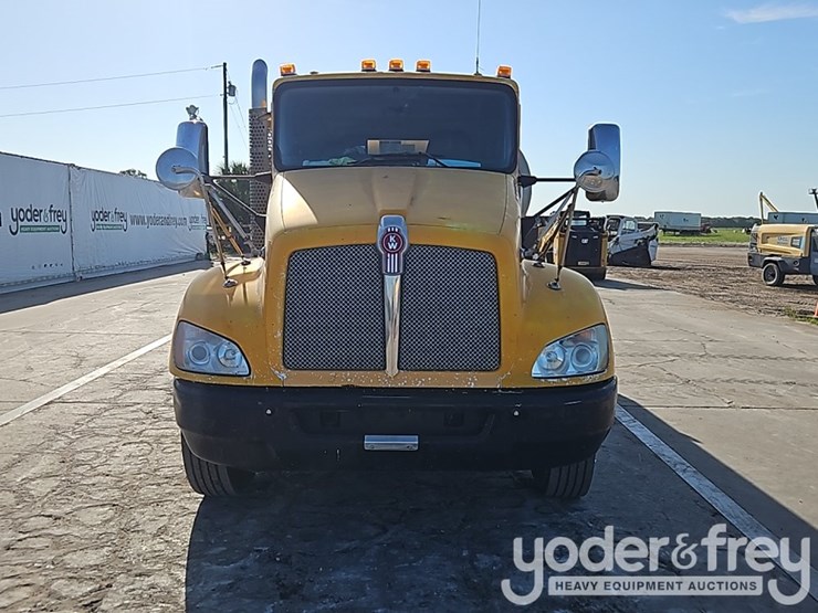 2016-kenworth-t300-image-10