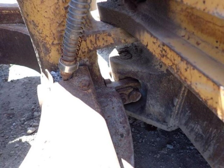1990-caterpillar-d4h-image-33