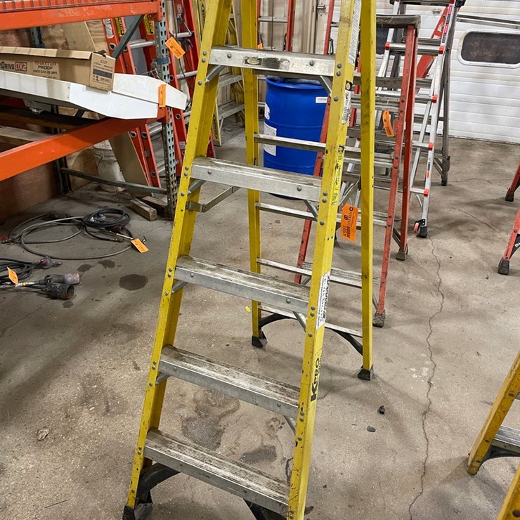 #4591 • Keller Fiberglass Step Ladder