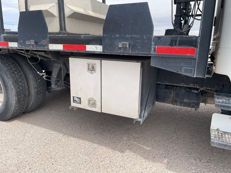 2008-freightliner-m2-106-image-53