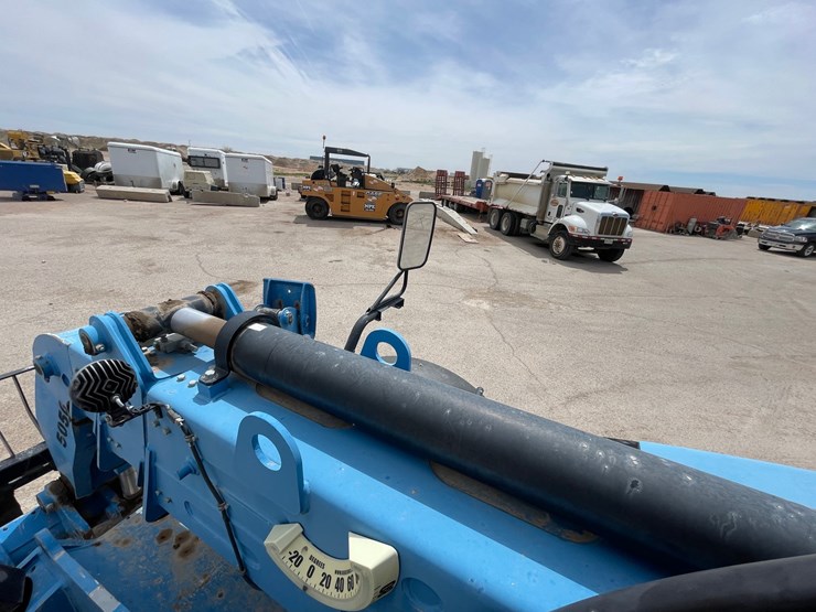 2019-genie-gth1256-image-139