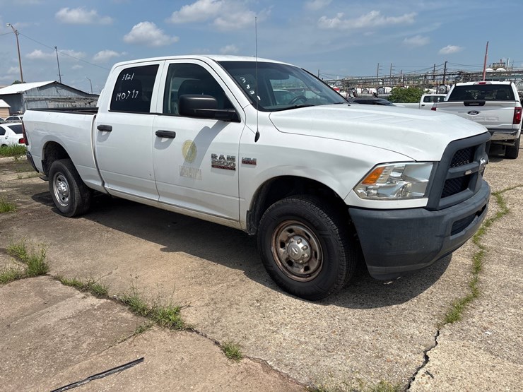 2015-dodge-ram-2500-image-2