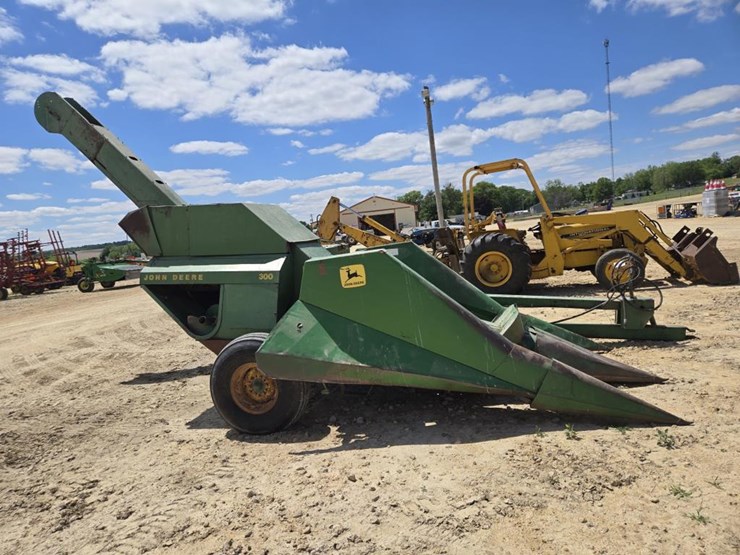 john-deere-300-image-16