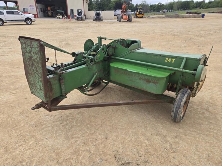 john-deere-24t-image-10