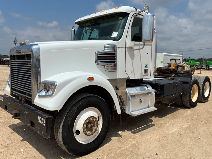 2014-freightliner-coronado-122-sd-image-1