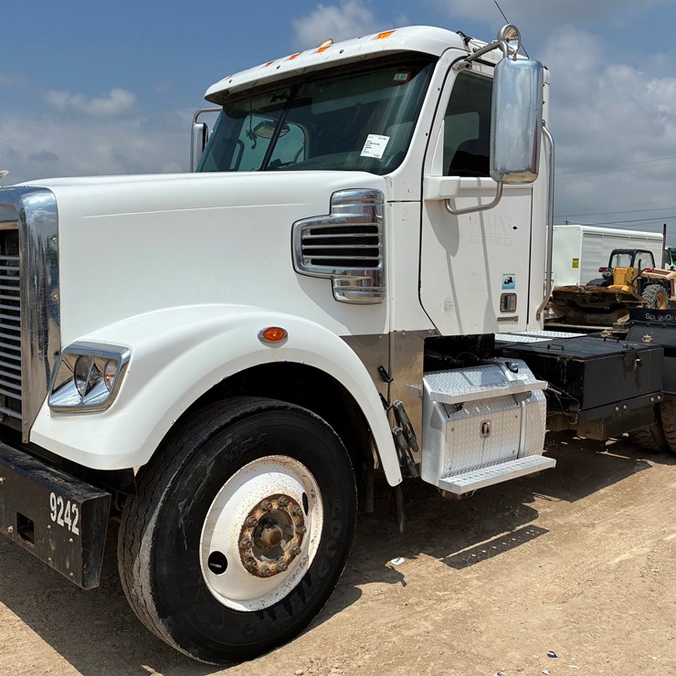 2014 FREIGHTLINER CORONADO 122 SD