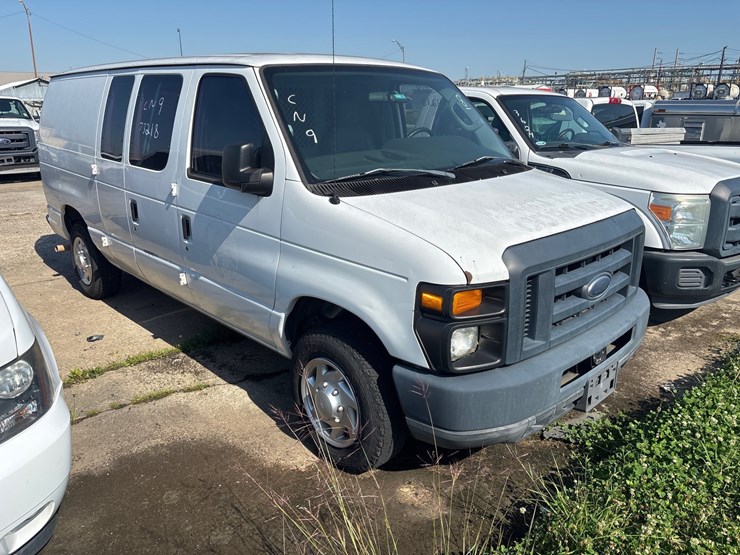 2013-ford-e150-image-4