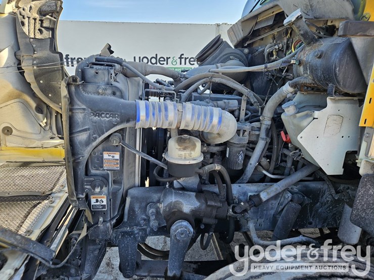 2016-kenworth-t300-image-17