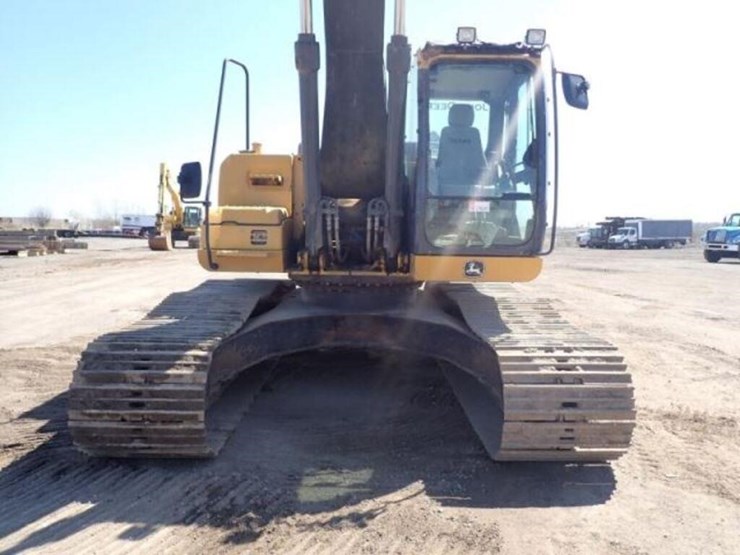 2017-deere-250g-lc-image-34