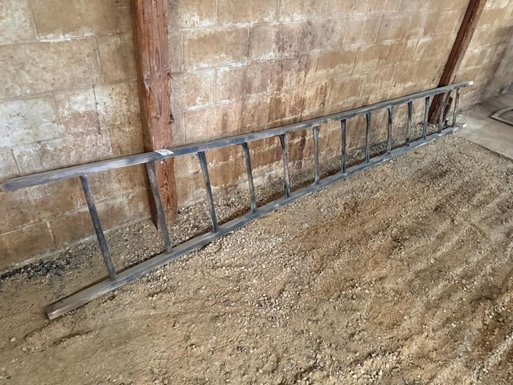 approx-12'-wood-ladder-image-2