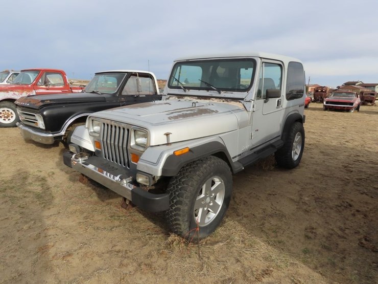 1989-jeep-laredo-4x4-image-3